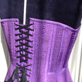 Corsetje met cordings op halve schaal (achterkant)