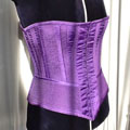 Corsetje met cordings op halve schaal (voorkant)